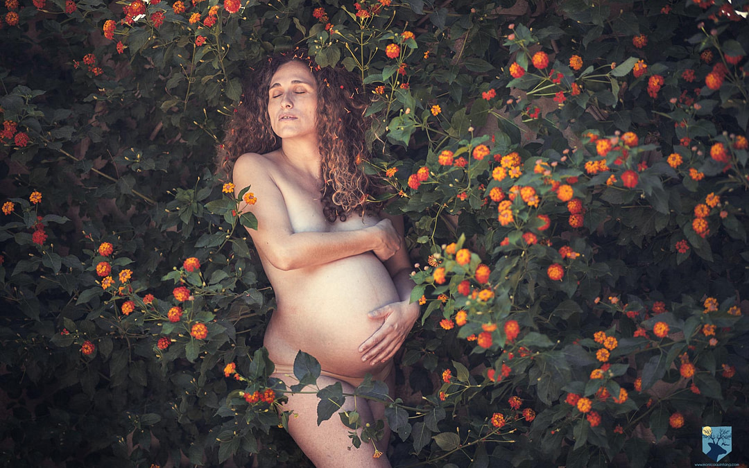 Fotos de embarazo entre flores