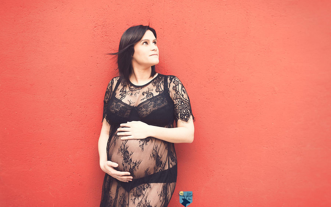 Fotos de embarazo en estudio en Figueres