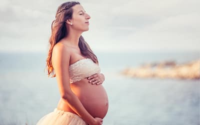 Sesión de embarazo en la Costa Brava